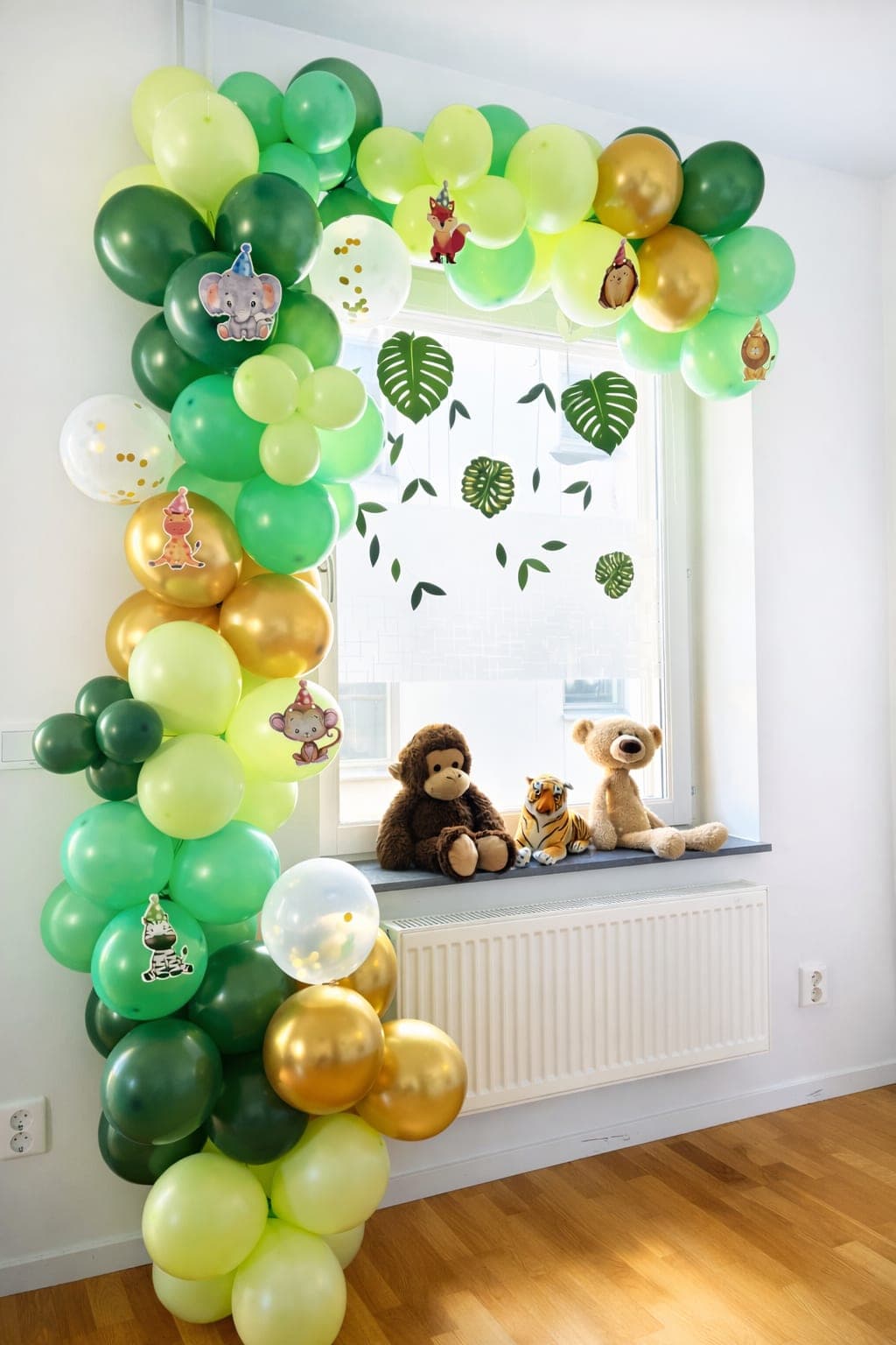 Ballongbåge med djungeltema för barnkalas